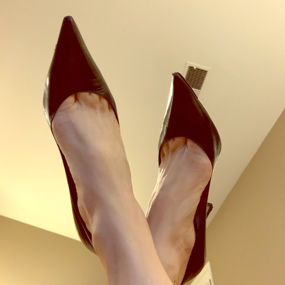 Manolo Blahnik Classic Black Pumps - Picture 3 of 10